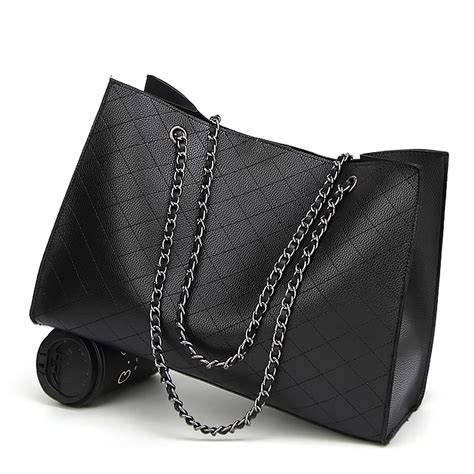 WOMEN'S LUXURY BLACK CHAIN BAGS .